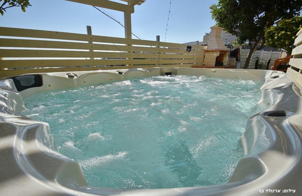 76869 מתחם חיצוני, וילה מול השקיעה, וילה  בירכא וילות - Vila 4 U