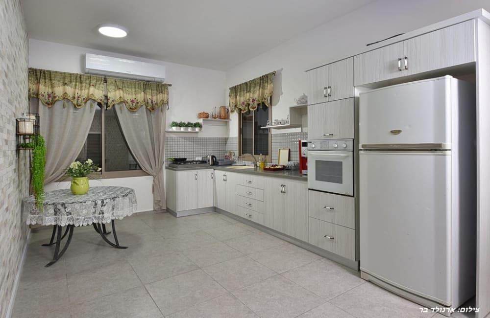 76887 מתחם פנימי, וילה מול השקיעה, וילה  בירכא וילות - Vila 4 U