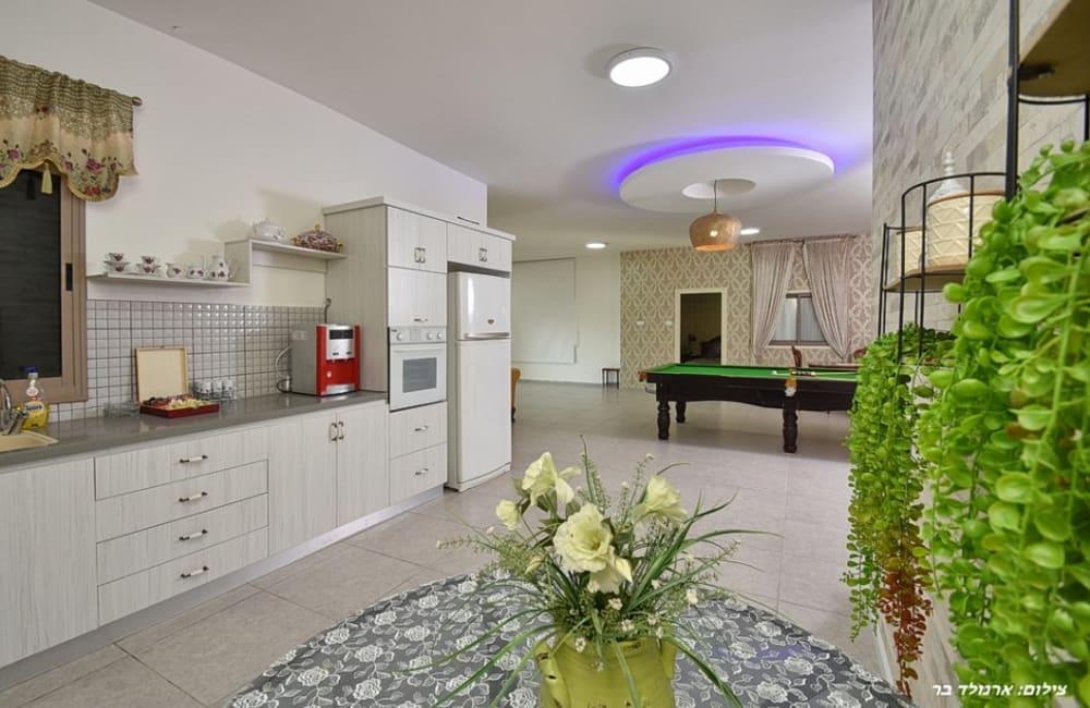 76890 מתחם פנימי, וילה מול השקיעה, וילה  בירכא וילות - Vila 4 U