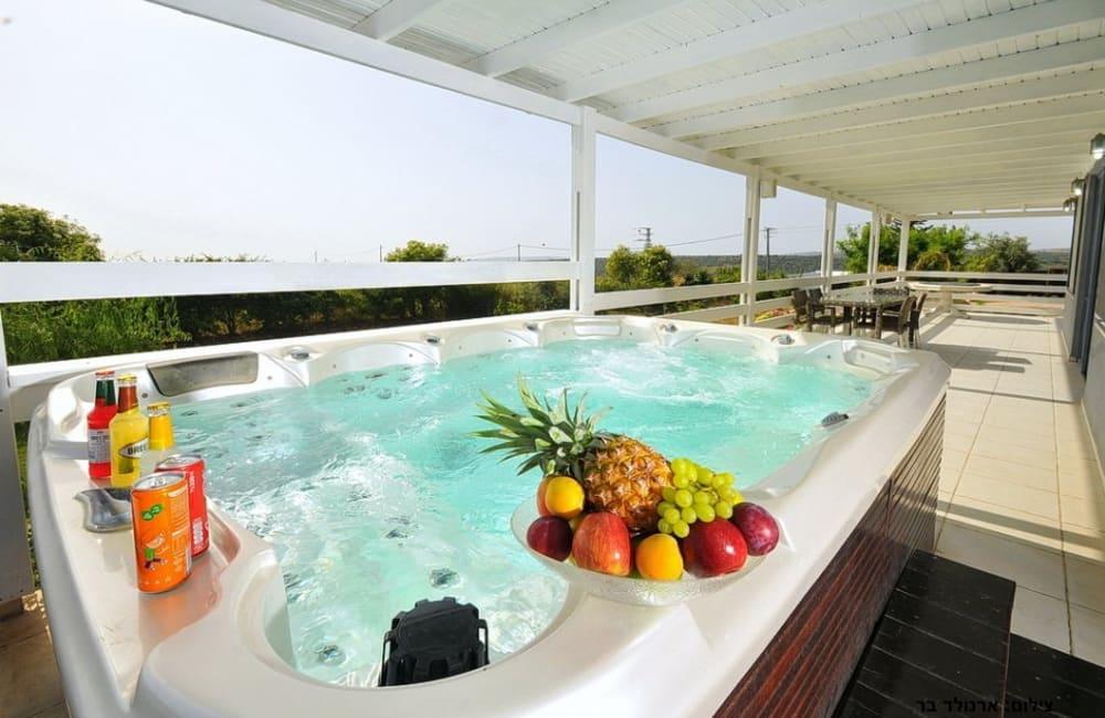 81580 מתחם חיצוני, אחוזת שייה, וילה  בעין יעקב וילות - Vila 4 U