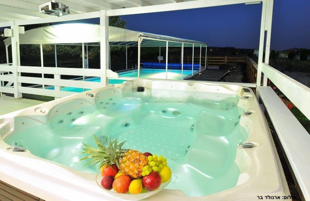 81585 מתחם חיצוני, אחוזת שייה, וילה  בעין יעקב וילות - Vila 4 U