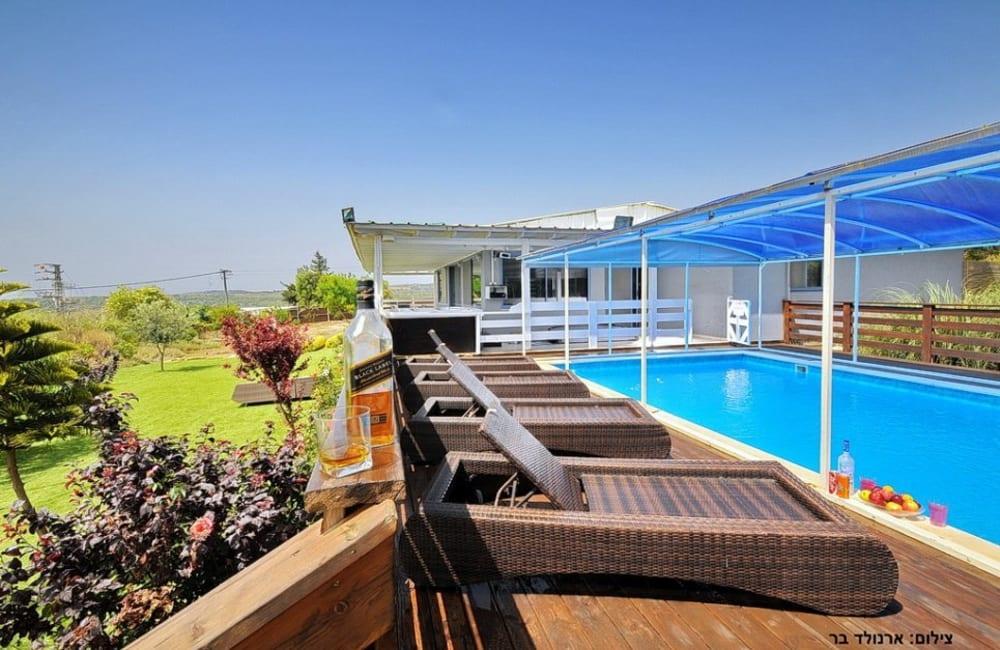 81586 מתחם חיצוני, אחוזת שייה, וילה  בעין יעקב וילות - Vila 4 U