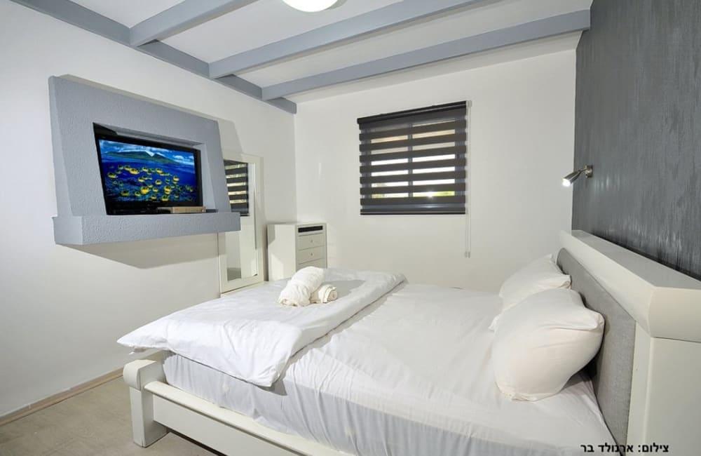 81600 מתחם פנימי, אחוזת שייה, וילה  בעין יעקב וילות - Vila 4 U