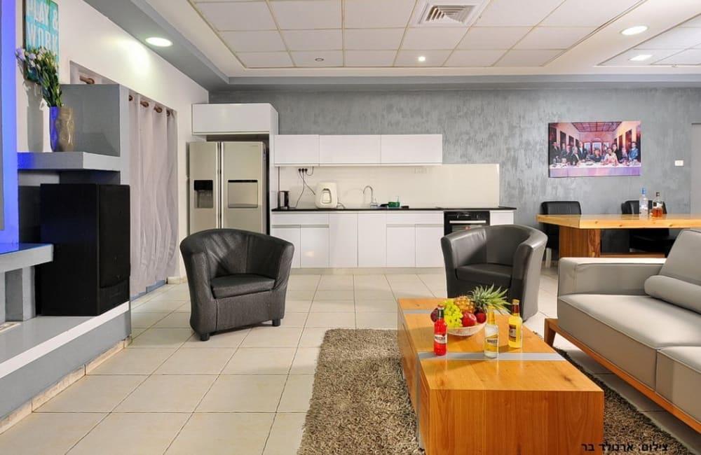 81605 מתחם פנימי, אחוזת שייה, וילה  בעין יעקב וילות - Vila 4 U