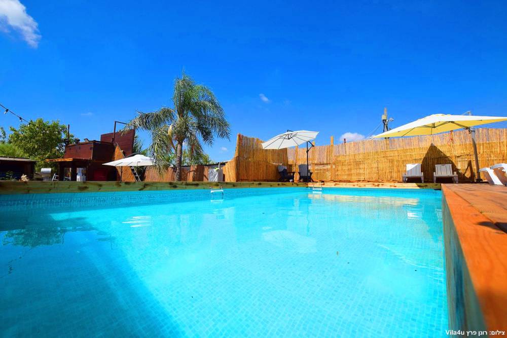 81781 מתחם חיצוני, קרטחנה בעיר, וילה  בפתח תקווה וילות - Vila 4 U