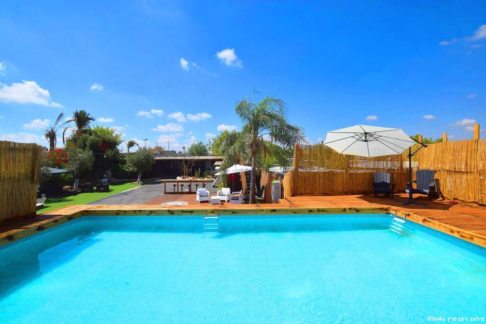 81782 מתחם חיצוני, קרטחנה בעיר, וילה  בפתח תקווה וילות - Vila 4 U