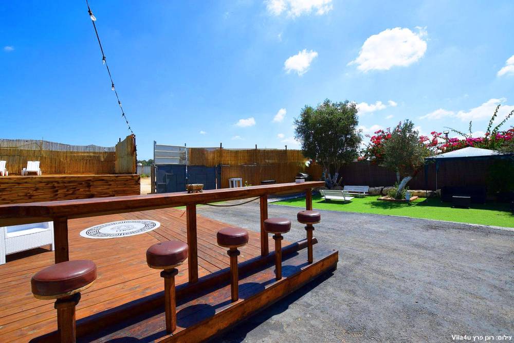 81786 מתחם חיצוני, קרטחנה בעיר, וילה  בפתח תקווה וילות - Vila 4 U