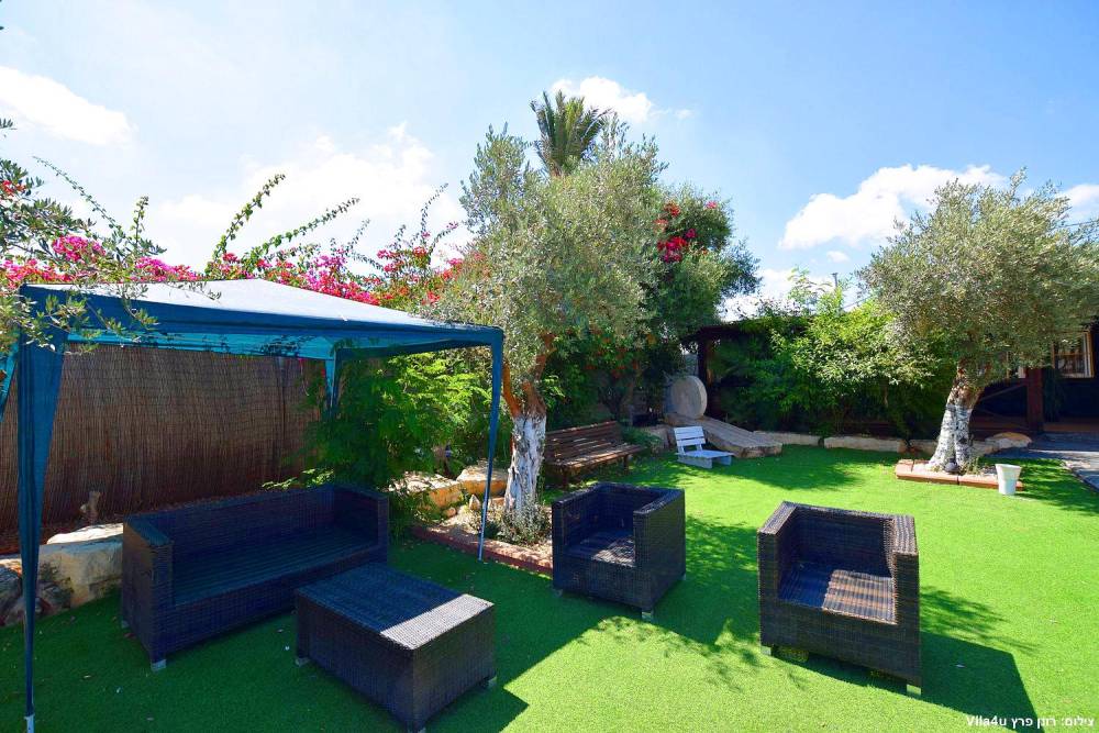 81788 מתחם חיצוני, קרטחנה בעיר, וילה  בפתח תקווה וילות - Vila 4 U