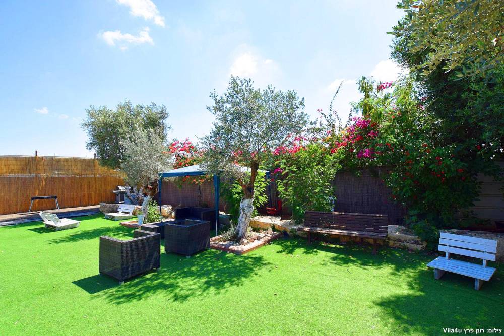 81789 מתחם חיצוני, קרטחנה בעיר, וילה  בפתח תקווה וילות - Vila 4 U