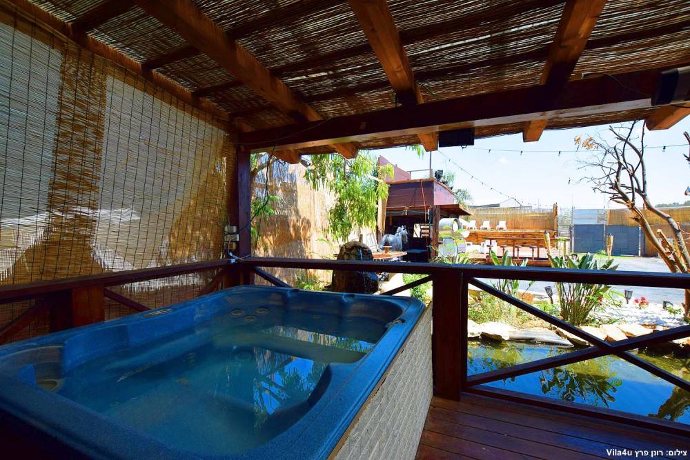 81790 מתחם חיצוני, קרטחנה בעיר, וילה  בפתח תקווה וילות - Vila 4 U