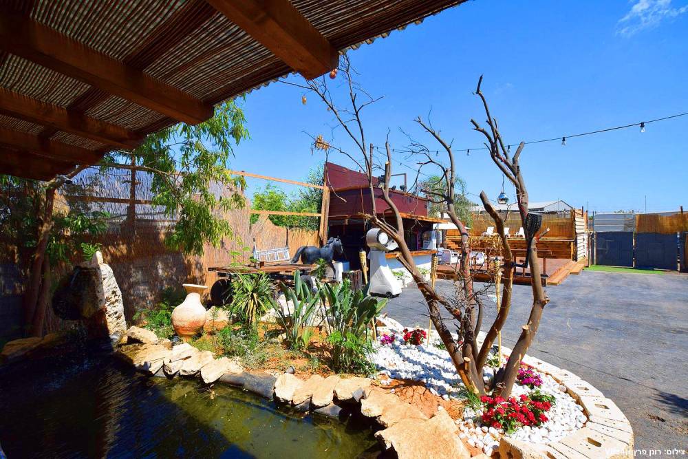 81791 מתחם חיצוני, קרטחנה בעיר, וילה  בפתח תקווה וילות - Vila 4 U