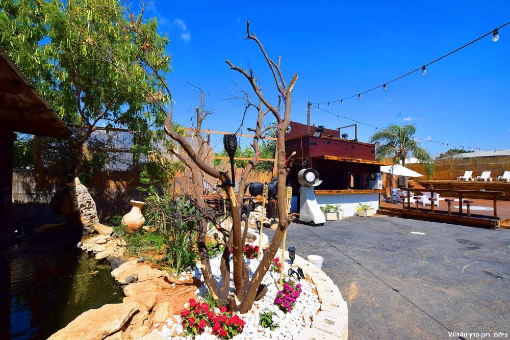 81793 מתחם חיצוני, קרטחנה בעיר, וילה  בפתח תקווה וילות - Vila 4 U