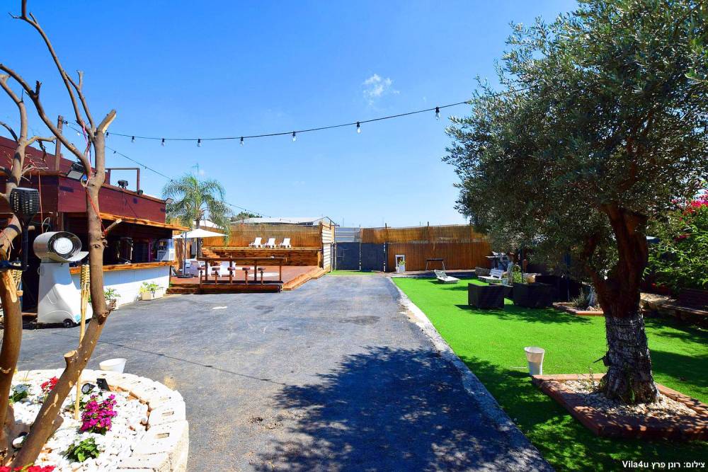 81796 מתחם חיצוני, קרטחנה בעיר, וילה  בפתח תקווה וילות - Vila 4 U