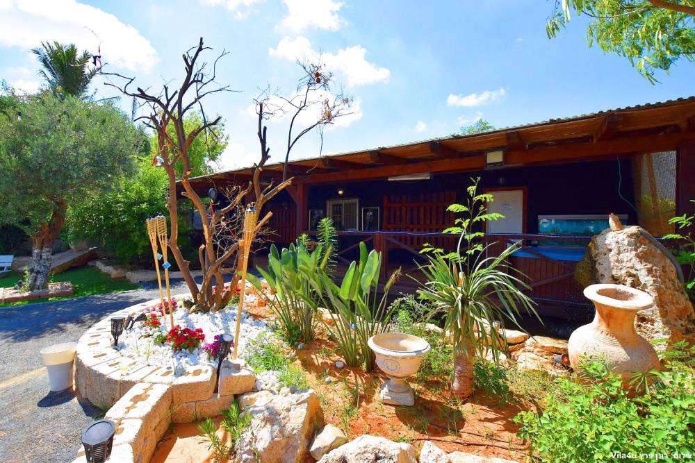 81801 מתחם חיצוני, קרטחנה בעיר, וילה  בפתח תקווה וילות - Vila 4 U