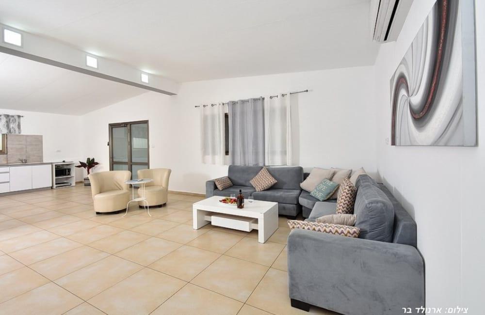 82246 מתחם פנימי, וילה יאניס, וילה  בעבדון וילות - Vila 4 U