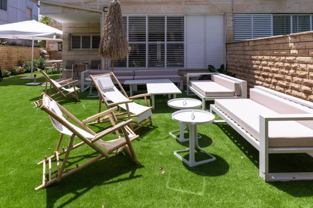 83773 המרפסת והחצרות, וילה הרצליה על הים, וילה  בהרצליה פיתוח וילות - Vila 4 U