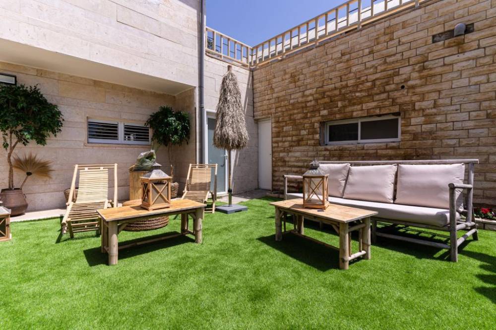 83775 המרפסת והחצרות, וילה הרצליה על הים, וילה  בהרצליה פיתוח וילות - Vila 4 U