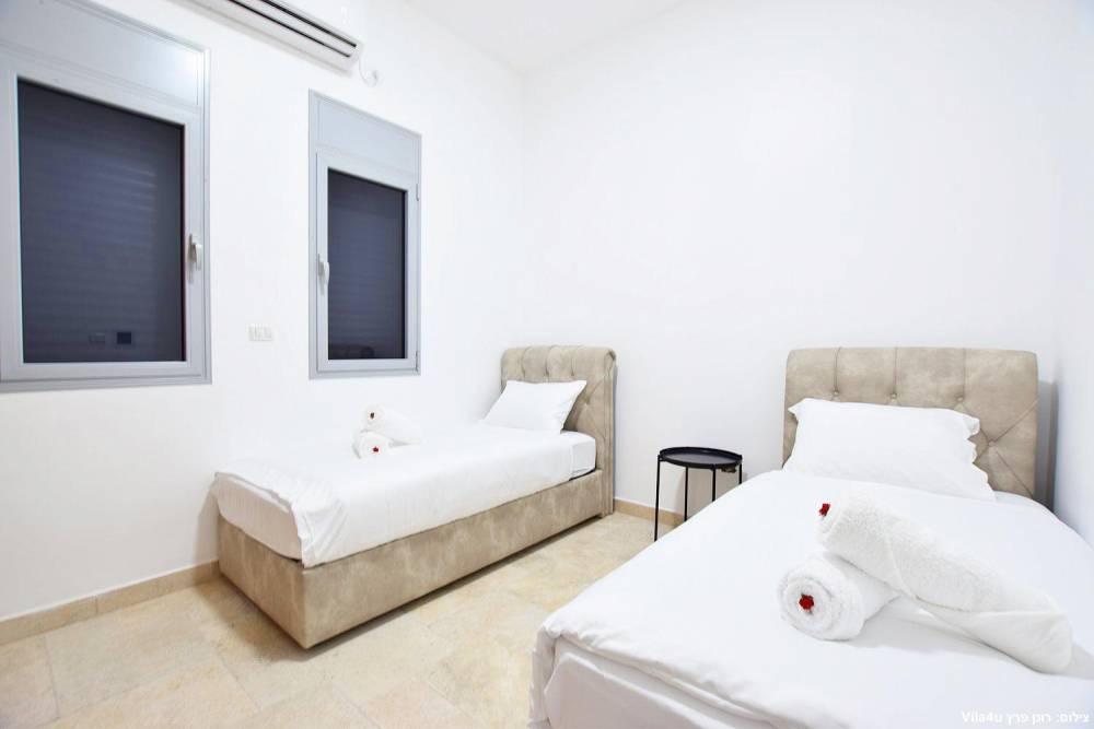 84603 המתחם הפנימי, אחוזת אפיקי מים, וילה  בתירוש וילות - Vila 4 U