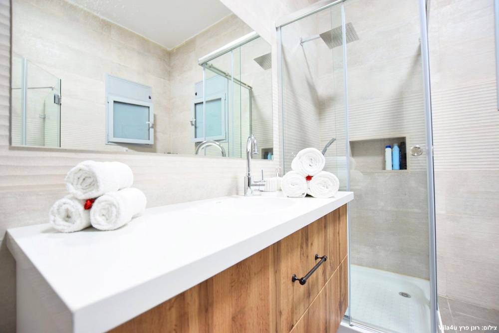 84611 המתחם הפנימי, אחוזת אפיקי מים, וילה  בתירוש וילות - Vila 4 U