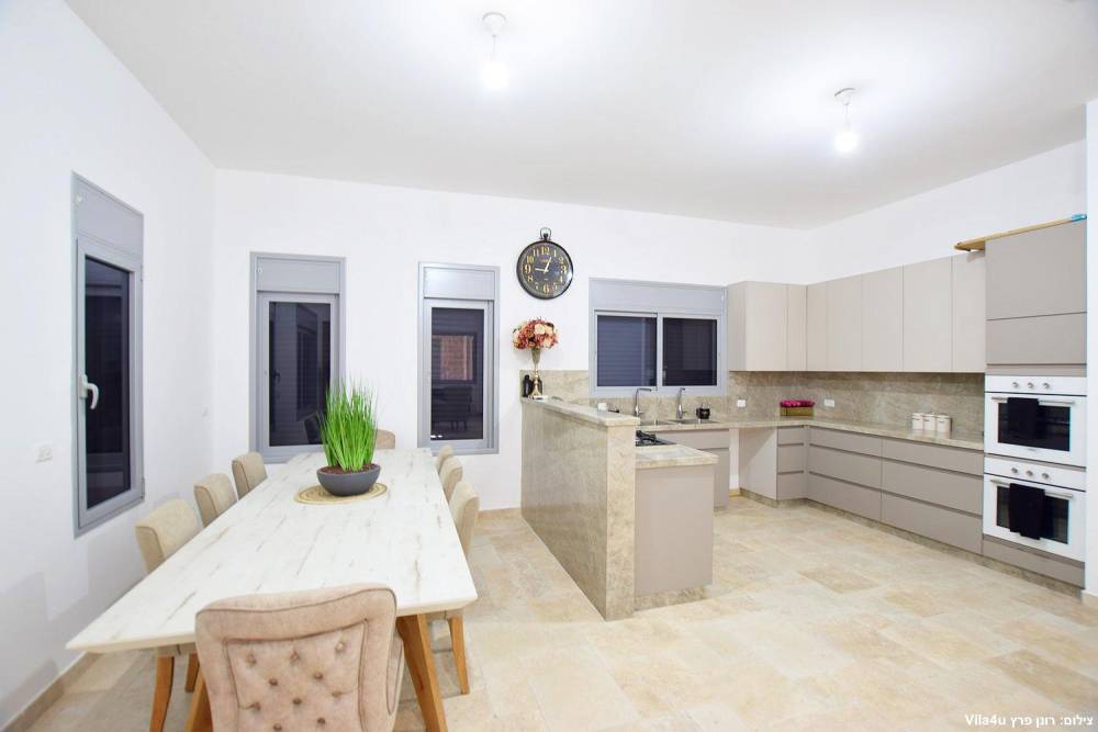 84613 המתחם הפנימי, אחוזת אפיקי מים, וילה  בתירוש וילות - Vila 4 U