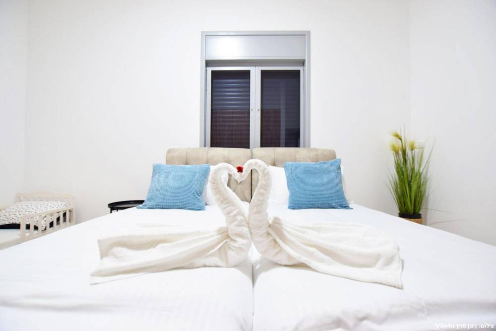 84614 המתחם הפנימי, אחוזת אפיקי מים, וילה  בתירוש וילות - Vila 4 U