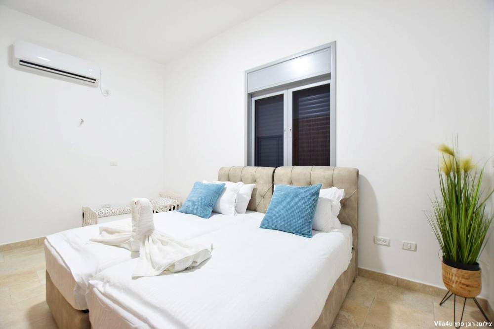 84615 המתחם הפנימי, אחוזת אפיקי מים, וילה  בתירוש וילות - Vila 4 U