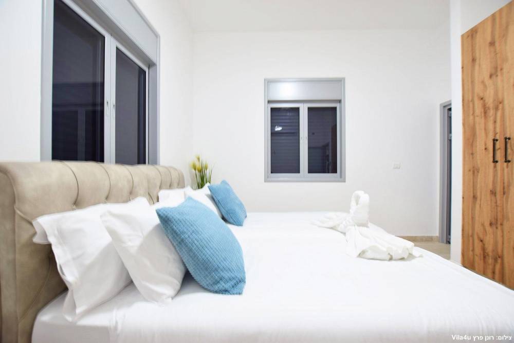 84637 המתחם הפנימי, אחוזת אפיקי מים, וילה  בתירוש וילות - Vila 4 U