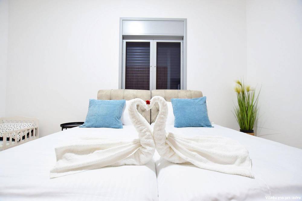 84643 המתחם הפנימי, אחוזת אפיקי מים, וילה  בתירוש וילות - Vila 4 U