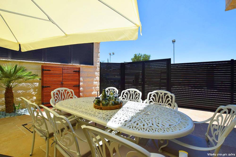 84649 המתחם החיצוני, אחוזת אפיקי מים, וילה  בתירוש וילות - Vila 4 U