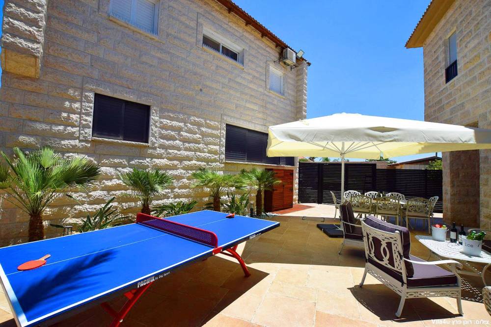 84654 המתחם החיצוני, אחוזת אפיקי מים, וילה  בתירוש וילות - Vila 4 U