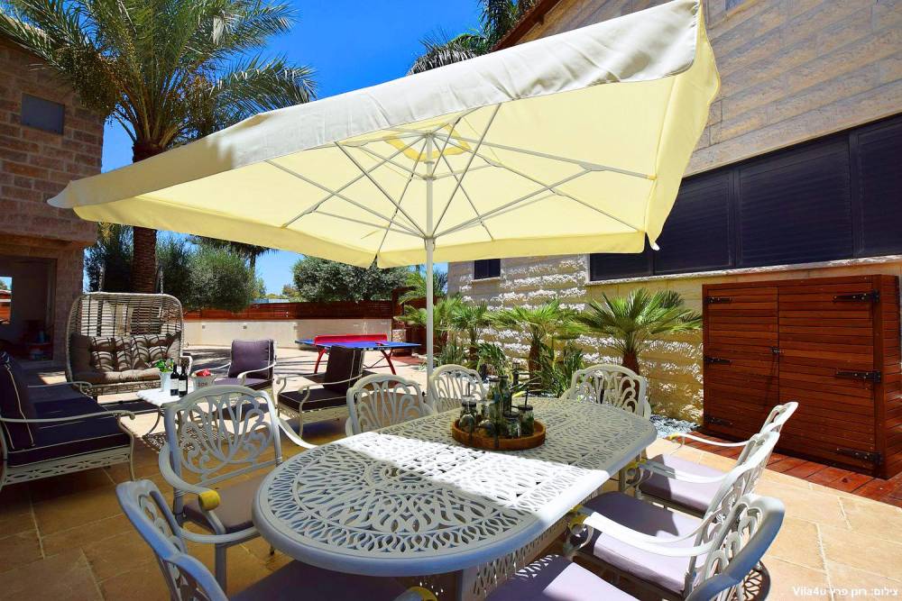 84656 המתחם החיצוני, אחוזת אפיקי מים, וילה  בתירוש וילות - Vila 4 U