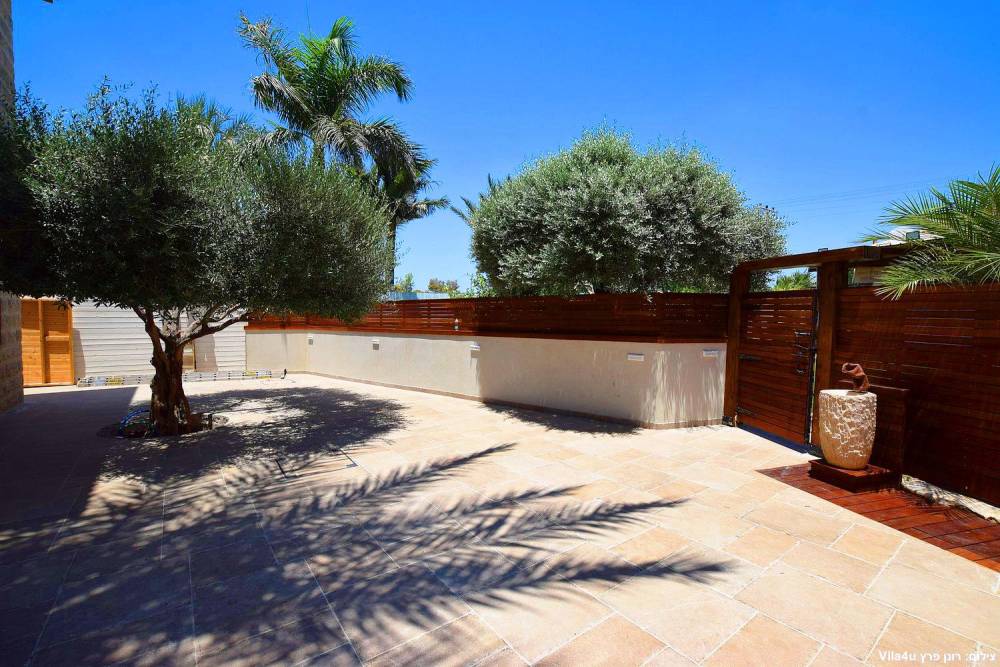 84657 המתחם החיצוני, אחוזת אפיקי מים, וילה  בתירוש וילות - Vila 4 U