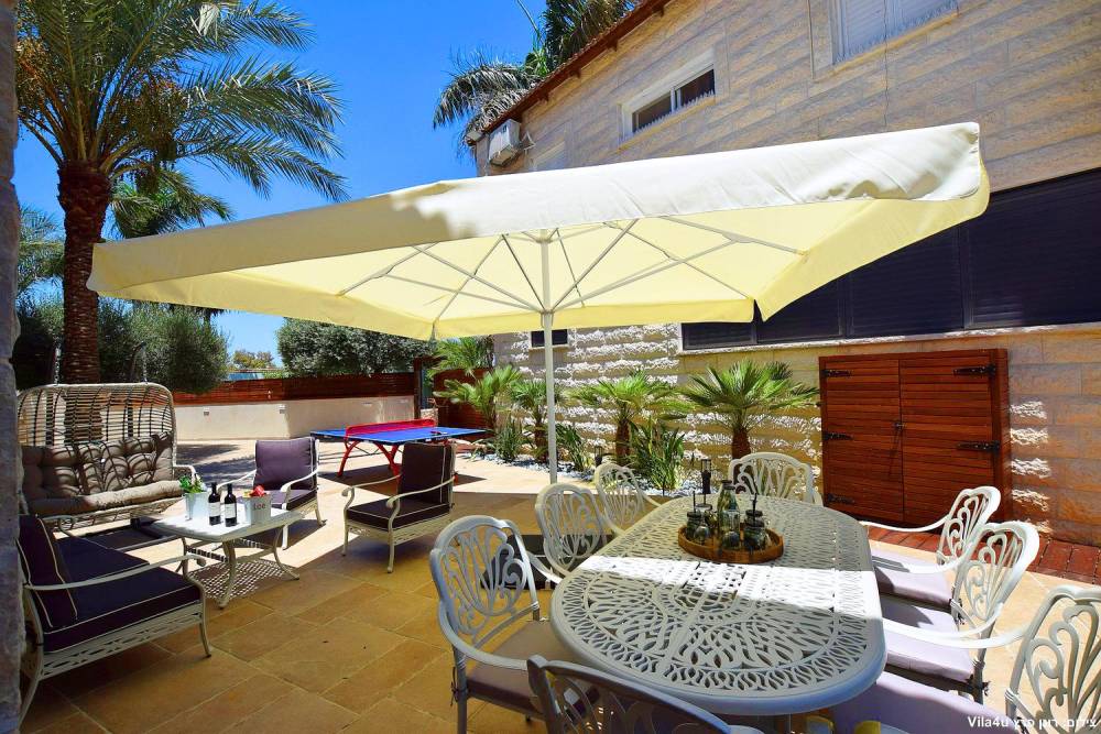 84661 המתחם החיצוני, אחוזת אפיקי מים, וילה  בתירוש וילות - Vila 4 U