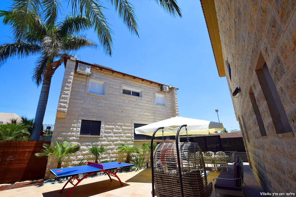 84663 המתחם החיצוני, אחוזת אפיקי מים, וילה  בתירוש וילות - Vila 4 U
