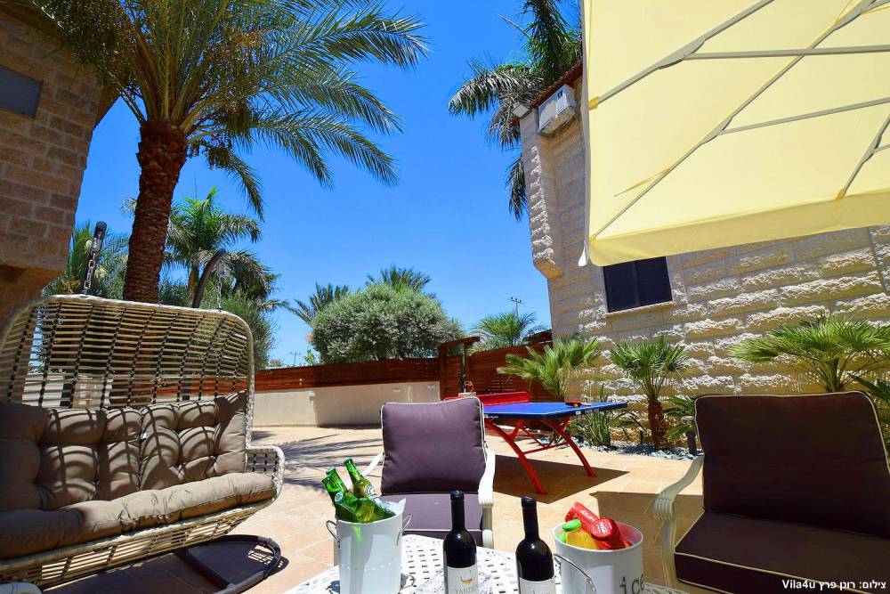 84665 המתחם החיצוני, אחוזת אפיקי מים, וילה  בתירוש וילות - Vila 4 U