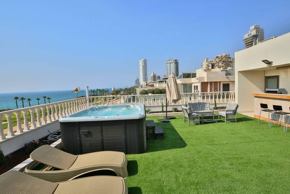 85330 המתחם החיצוני, וילה רויאל מול הים, וילה  בנתניה וילות - Vila 4 U