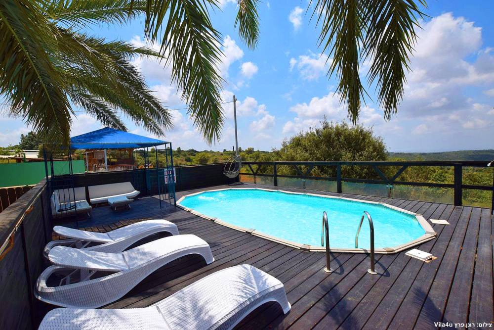 87697 בריכת השחייה + החצר, חוות מונפורטויטו, וילה  בגורן וילות - Vila 4 U