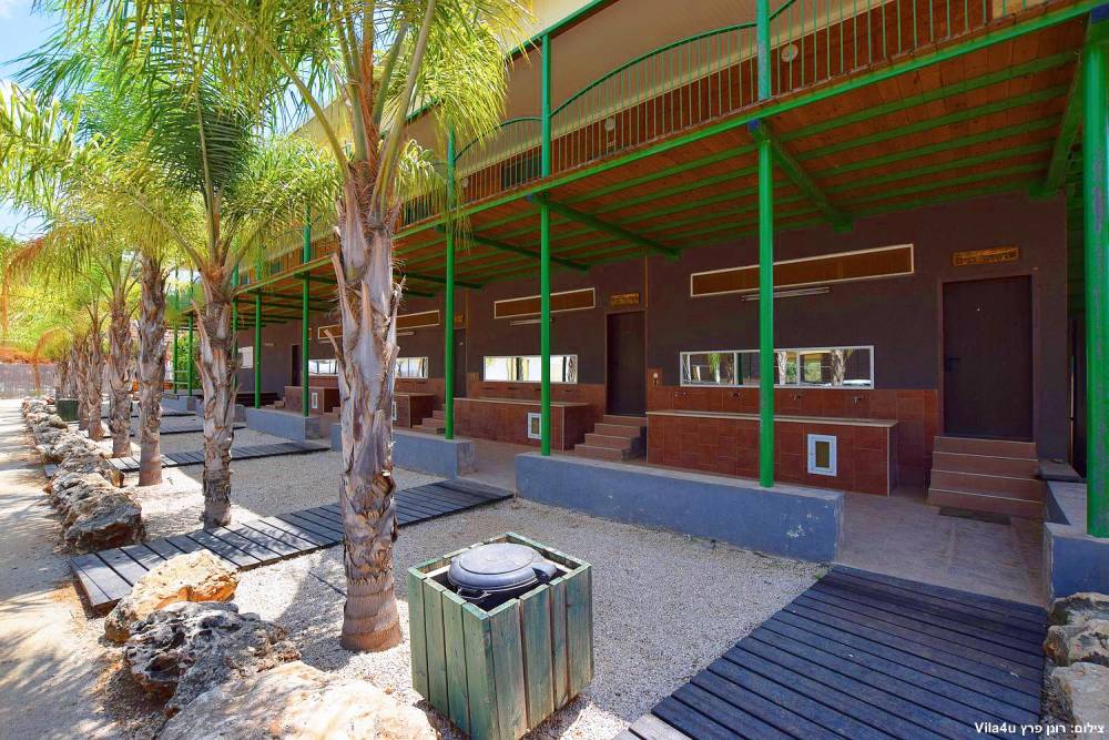 87704 בריכת השחייה + החצר, חוות מונפורטויטו, וילה  בגורן וילות - Vila 4 U