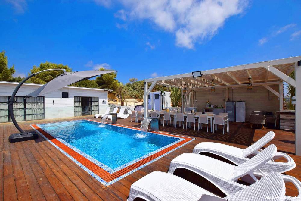 89052 מתחם חיצוני, וילה ראש ההר ריזורט, וילה  בירכא וילות - Vila 4 U