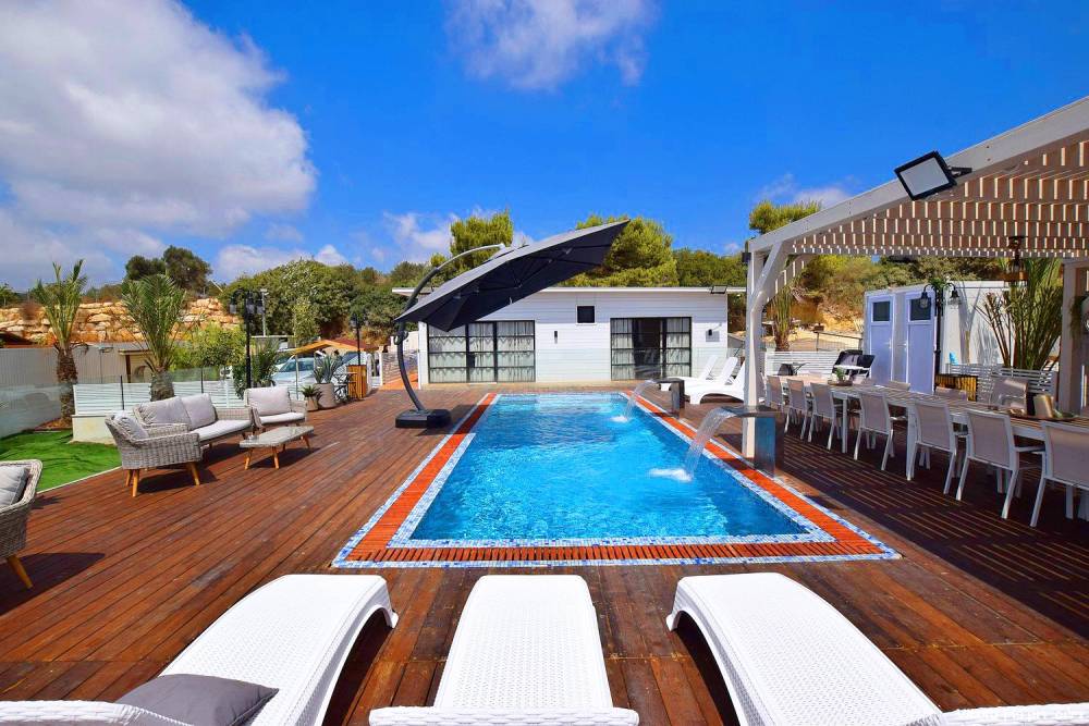 89055 מתחם חיצוני, וילה ראש ההר ריזורט, וילה  בירכא וילות - Vila 4 U