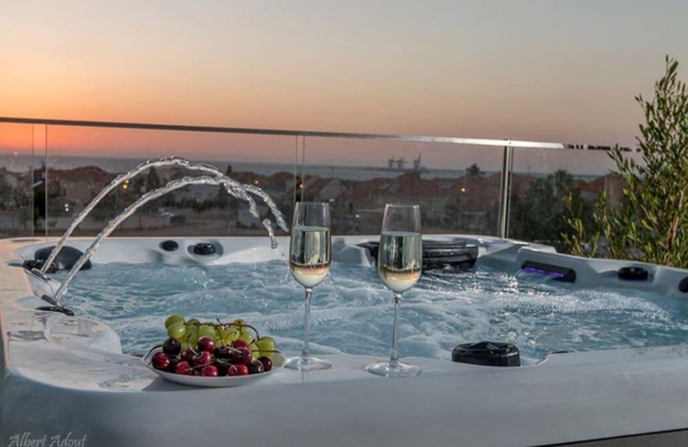 גקוזי המתחם החיצוני, ארכיטקט ביץ' האוס, וילה  בחדרה וילות - Vila 4 U