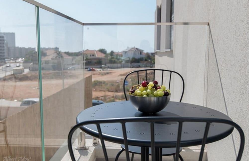 מרפסת המתחם החיצוני, ארכיטקט ביץ' האוס, וילה  בחדרה וילות - Vila 4 U