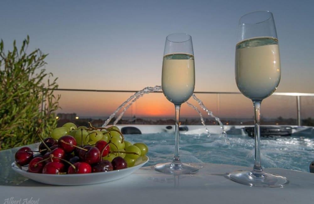 גקוזי המתחם החיצוני, ארכיטקט ביץ' האוס, וילה  בחדרה וילות - Vila 4 U