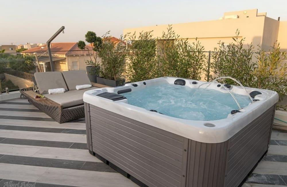 גקוזי המתחם החיצוני, ארכיטקט ביץ' האוס, וילה  בחדרה וילות - Vila 4 U