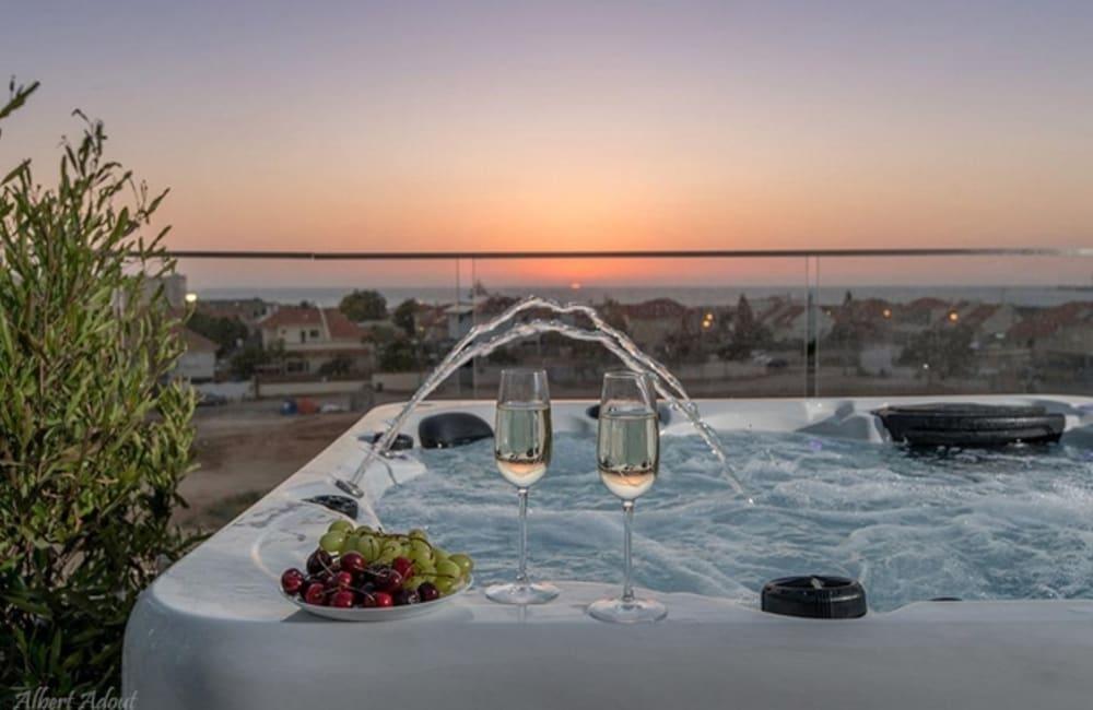 גקוזי המתחם החיצוני, ארכיטקט ביץ' האוס, וילה  בחדרה וילות - Vila 4 U