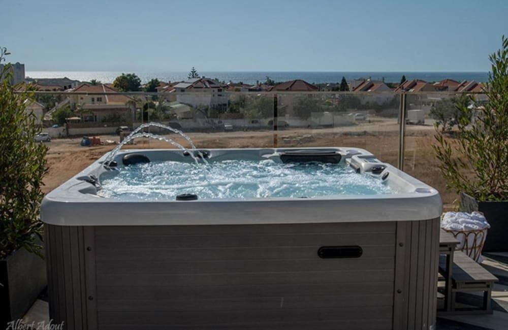 גקוזי המתחם החיצוני, ארכיטקט ביץ' האוס, וילה  בחדרה וילות - Vila 4 U