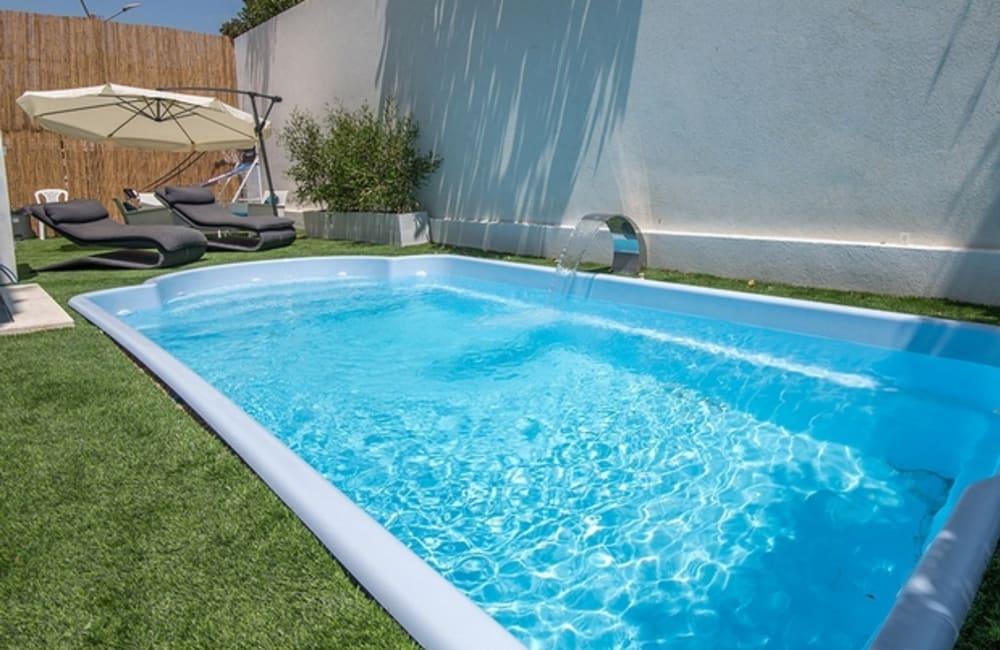 בריכה המתחם החיצוני, ארכיטקט ביץ' האוס, וילה  בחדרה וילות - Vila 4 U