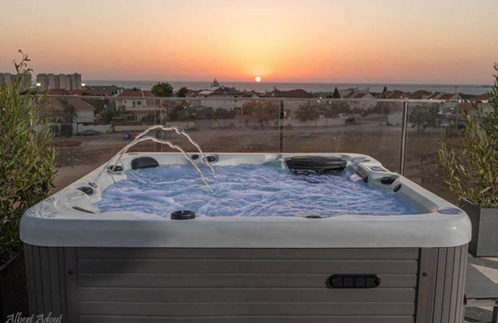 גקוזי המתחם החיצוני, ארכיטקט ביץ' האוס, וילה  בחדרה וילות - Vila 4 U