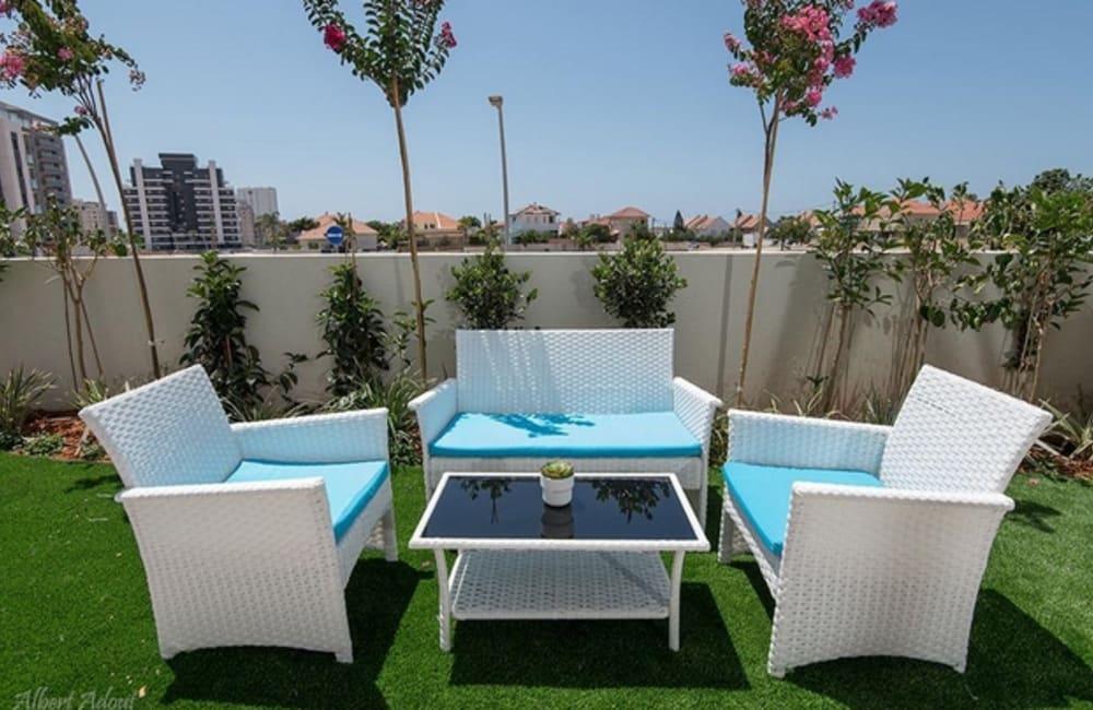 חצר המתחם החיצוני, ארכיטקט ביץ' האוס, וילה  בחדרה וילות - Vila 4 U