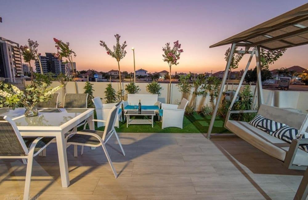 חצר המתחם החיצוני, ארכיטקט ביץ' האוס, וילה  בחדרה וילות - Vila 4 U